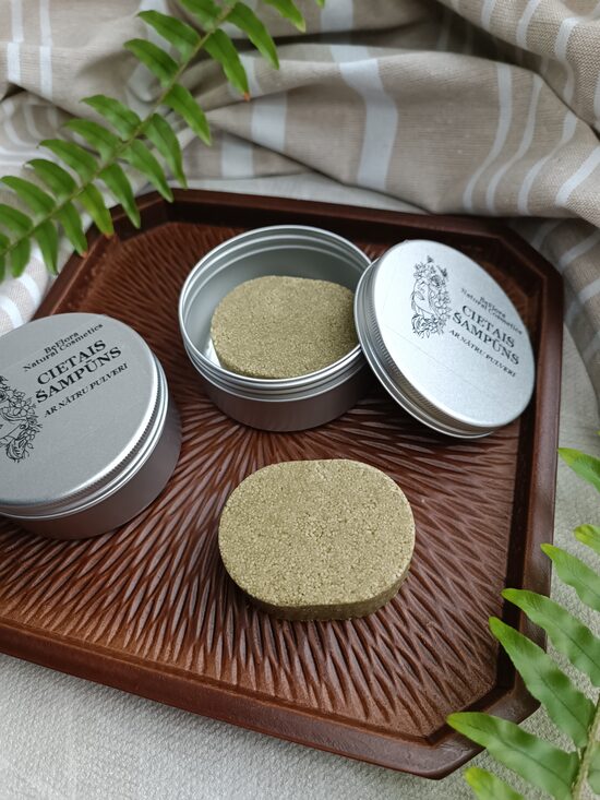 Cietais šampūns ar nātru ekstraktu un ciedra ēterisko eļļu